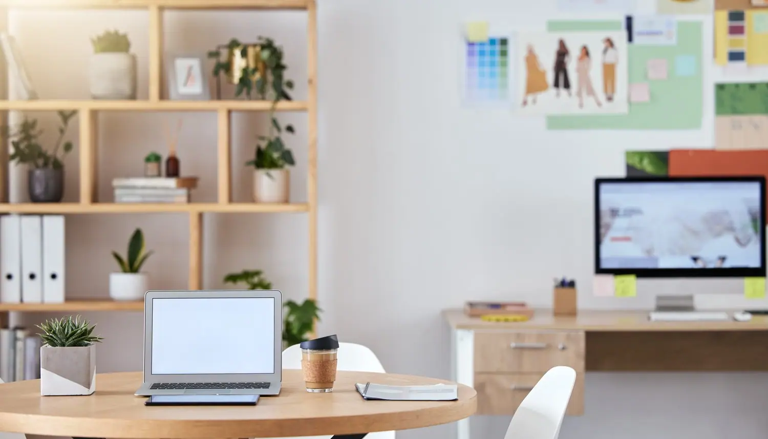 Jak zaprojektować ergonomiczną przestrzeń do pracy zdalnej