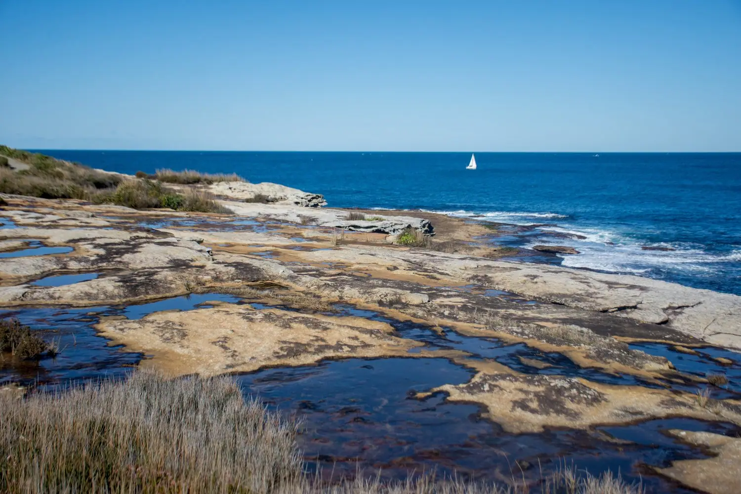 Dlaczego warto postawić na styl australijski coastal w aranżacji