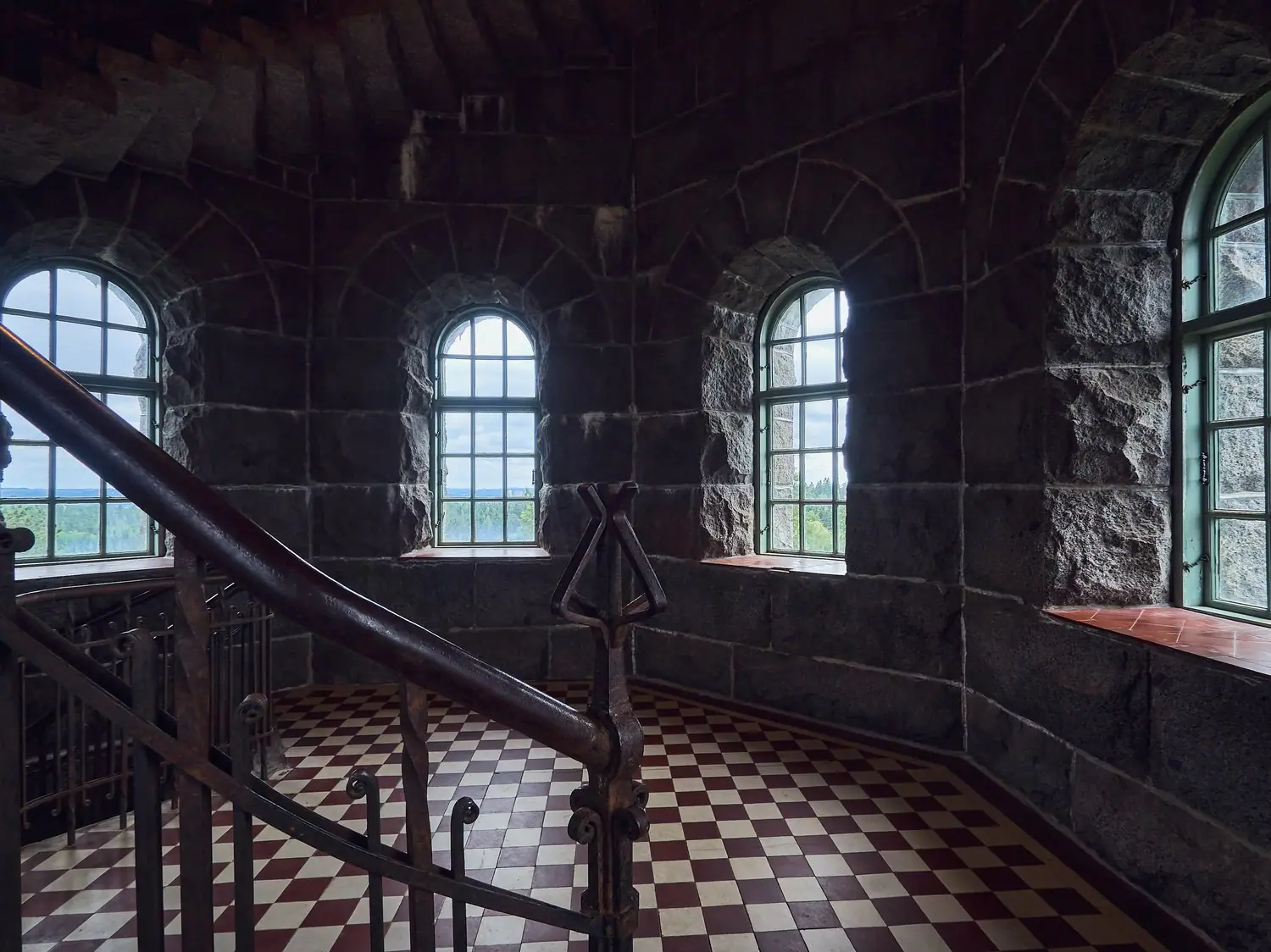 Jak wprowadzić styl neo gothic do współczesnego wnętrza