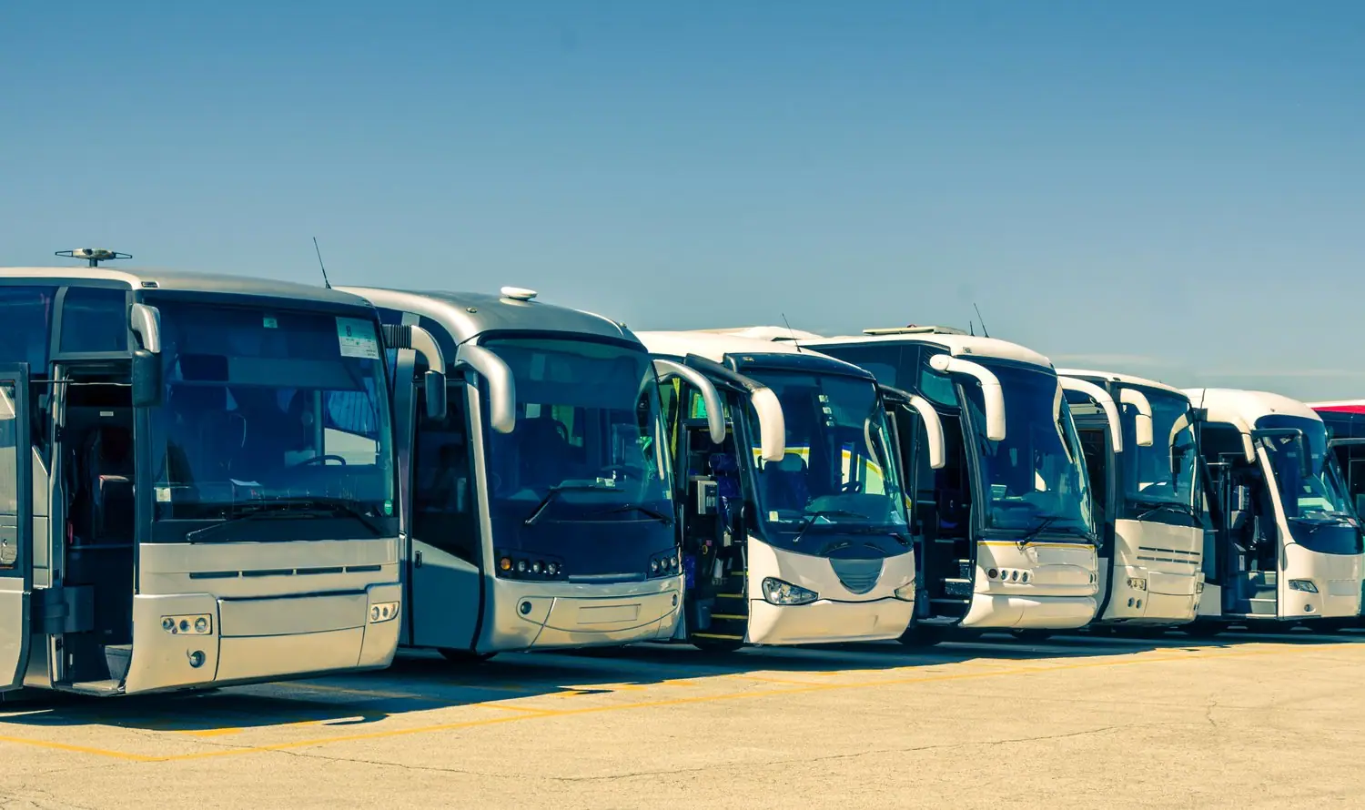 Jak organizować transport dla grup od planowania po wybór odpowiedniego pojazdu