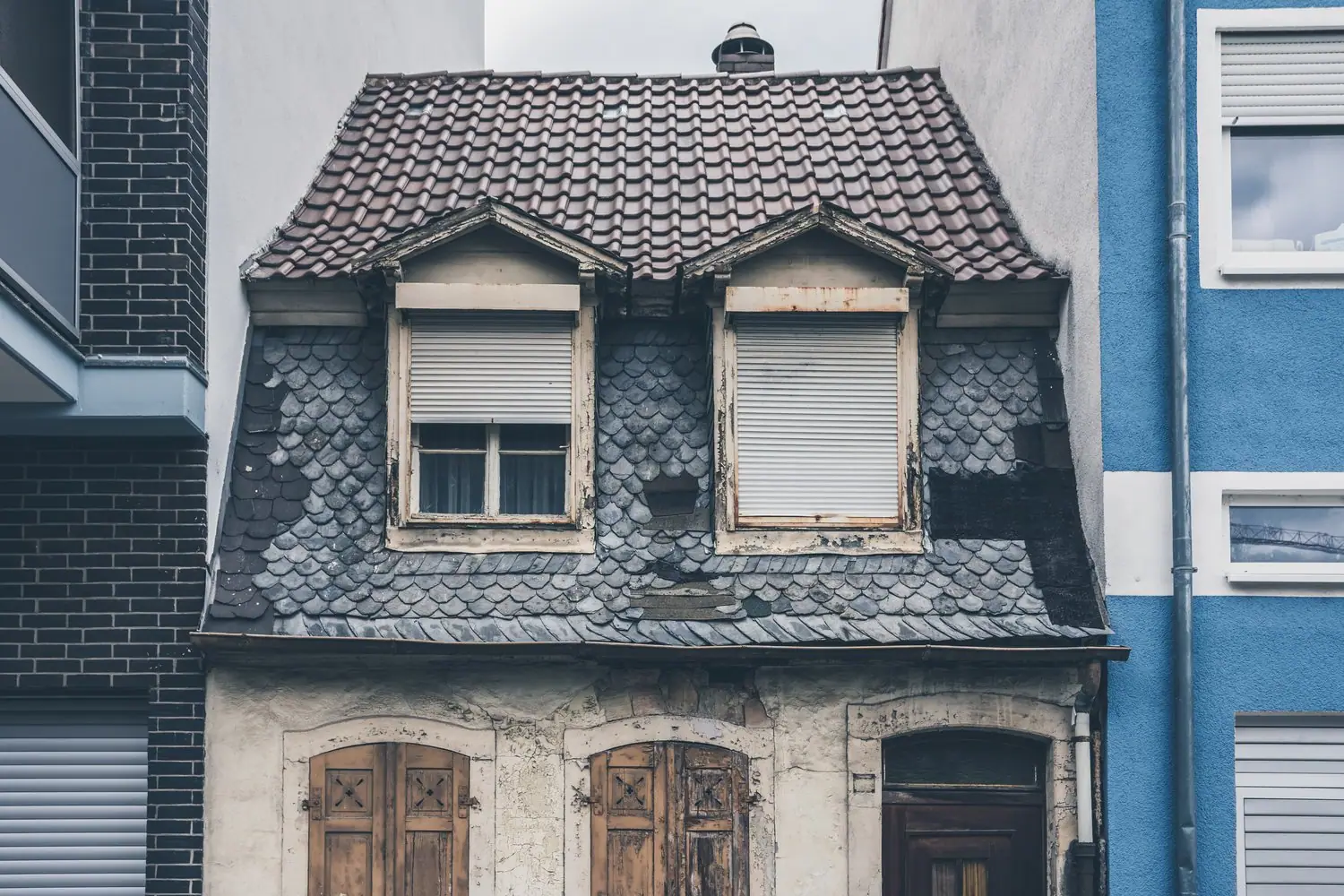Jak wybrać styl architektoniczny fasady do prostokątnej działki